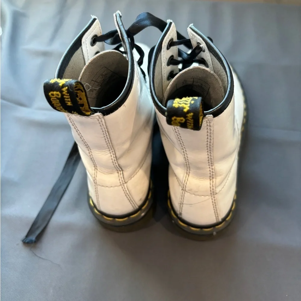 Doc Martens White Ribbon Lace Up Combat Boots Size 6 GUC - Picture 5 of 6